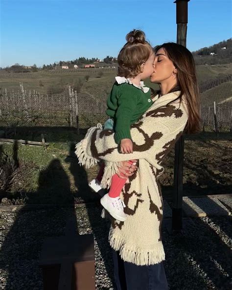 Belèn Rodriguez, la prima foto della figlia Luna Marì è .